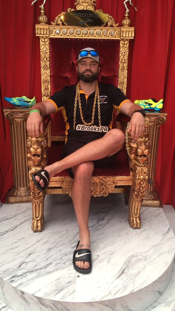 Throwback to the Mt. Sac Throne's and wearing slides to track meets before I got old and my knees started hurting 😂😈