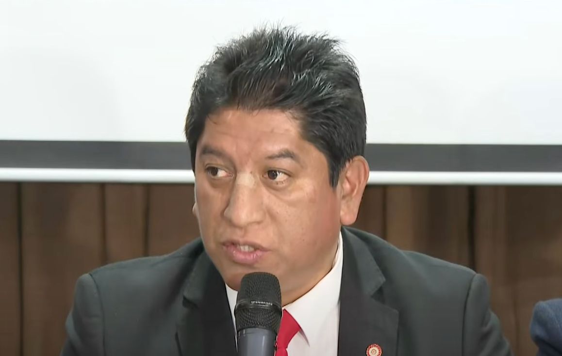Epicentro_TV's tweet image. 🚨 “Nosotros sí recibimos la información sobre el caso de violencia familiar (del magistrado Gino Ríos). Esa información aparece como archivada definitivamente”, indicó el defensor del Pueblo, Josué Gutiérrez, en una conferencia de prensa realizada tras la intervención de la…