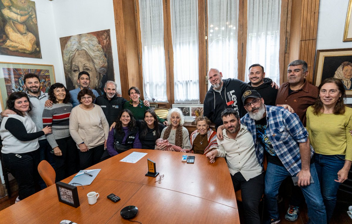 abuelasdifusion's tweet image. ✍️ Firmamos un convenio de colaboración con @sipreba
¡Gracias por acompañar nuestra lucha! 💓
➡️abuelas.org.ar/prensa-y-difus…