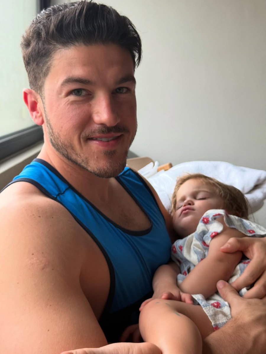 Mientras <a href="/marrdzcantu/">Mariana Rodriguez Cantu</a> duerme a Isabel yo duermo a la PRINCESA MAYOR