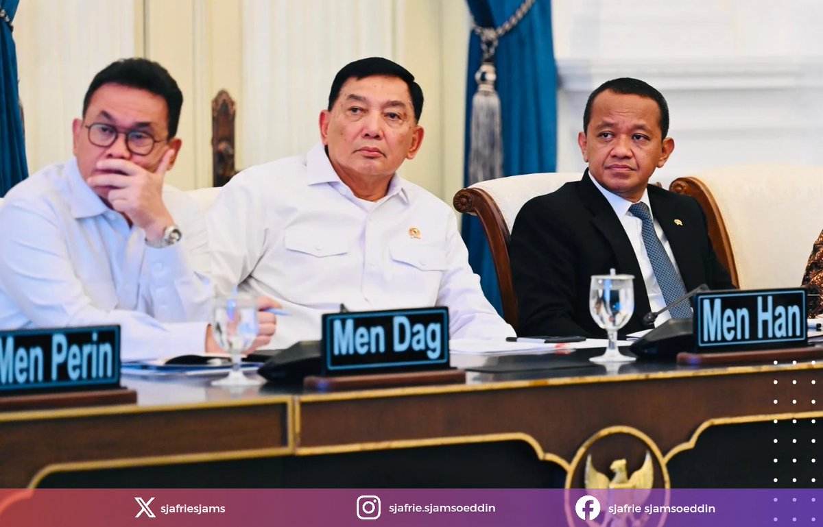 sjafriesjams's tweet image. Presiden RI @prabowo memimpin rapat terbatas membahas perkembangan Kawasan Ekonomi Khusus (KEK) bersama Wapres dan jajaran Menteri Kabinet Merah Putih (Selasa, 22 Juli 2025).
Sebagai Menteri Pertahanan, saya hadir memberikan dukungan penuh terhadap visi Presiden dalam mendorong…
