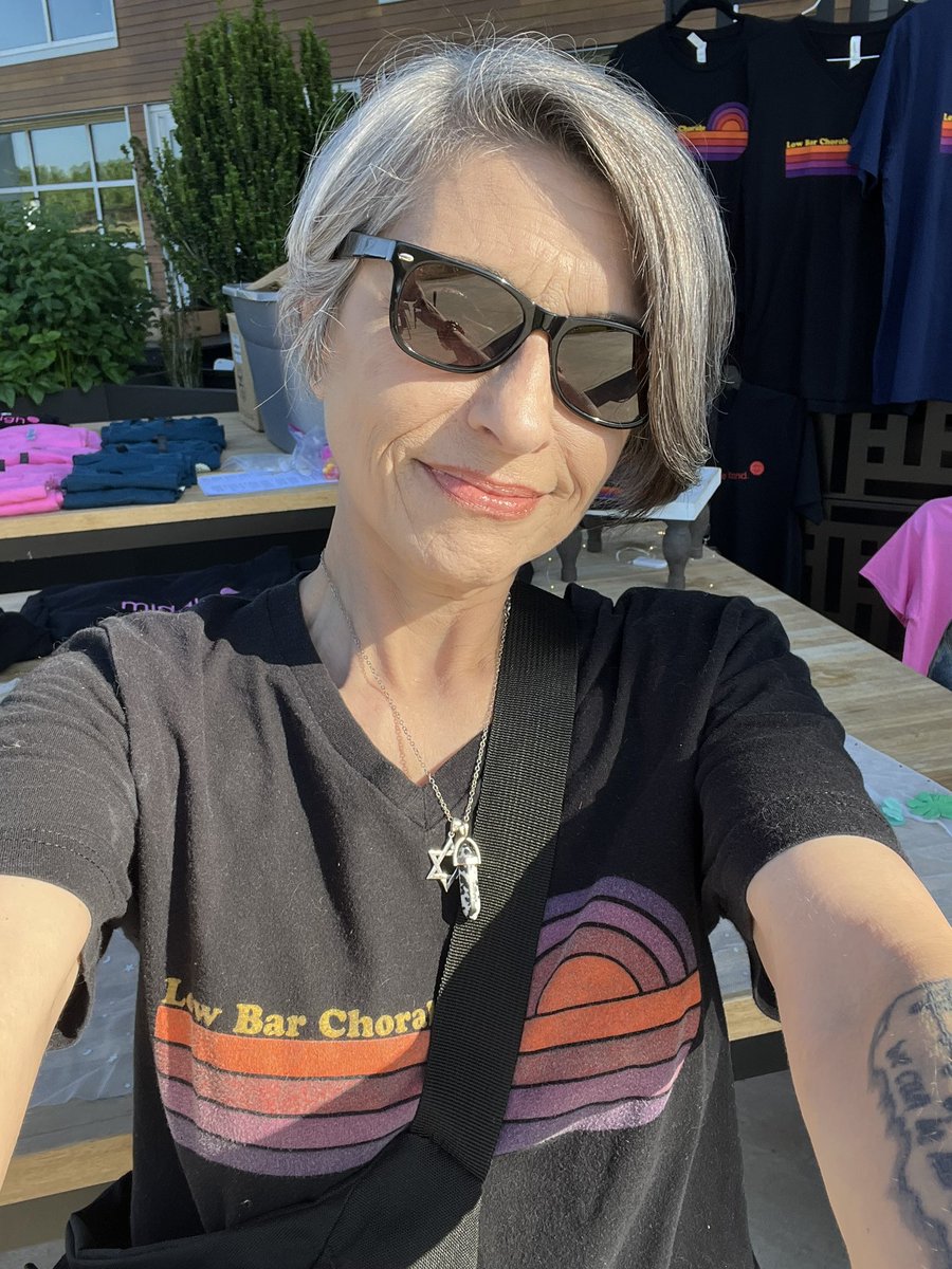 taradublinrocks's tweet image. Merch girl-ing for the SOLD OUT @lowbarchorale on a gorgeous night @StollerWine where we’re expecting 500 people! #LowBarChorale