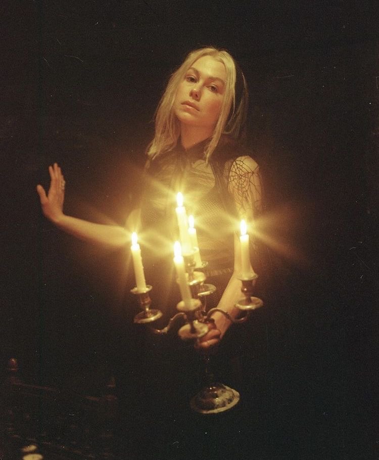 acervobridgers's tweet image. Phoebe Bridgers revela que compra candelabros pelo Ebay!!