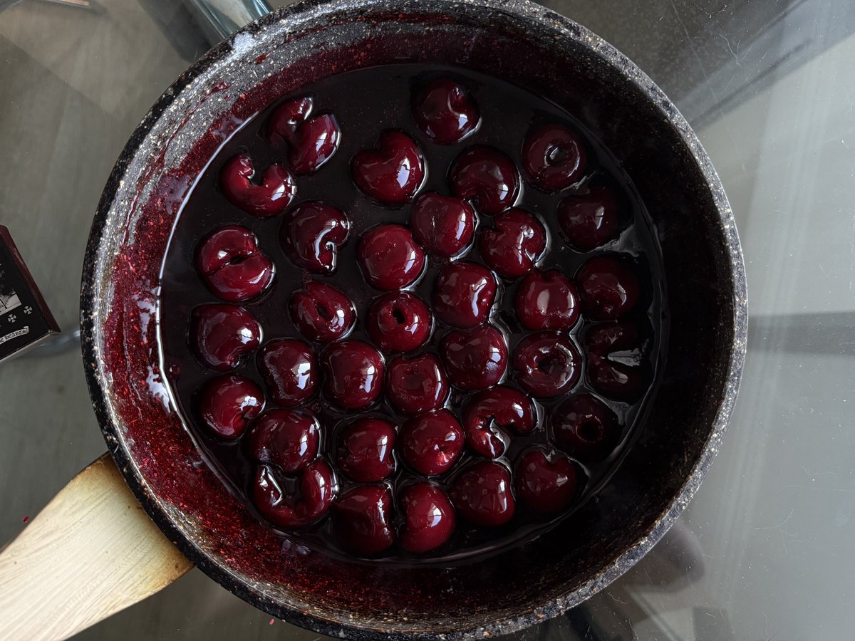not2sw33t's tweet image. toasted milk powder cake, lemon zest whipped cream, cherries jubilee