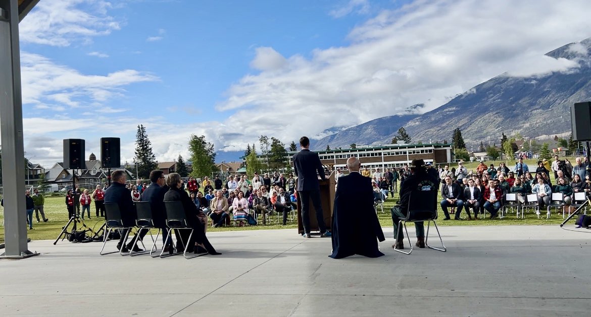 JSJamato's tweet image. Always a pleasure working in #Jasper. Beautiful place, very friendly people.
All the best in the rebuild!
(And sorry for bringing some tough political questions to town, but that’s the job and current media did not start that spat...) #ableg
