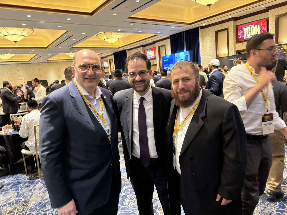 bpjcc's tweet image. It was an honor for our CEO to attend the JCON event this evening.
Mazel tov to JCC Marine Park on an incredible evening - and to the packed house that brought unmatched energy, creativity, and business spirit throughout the night.