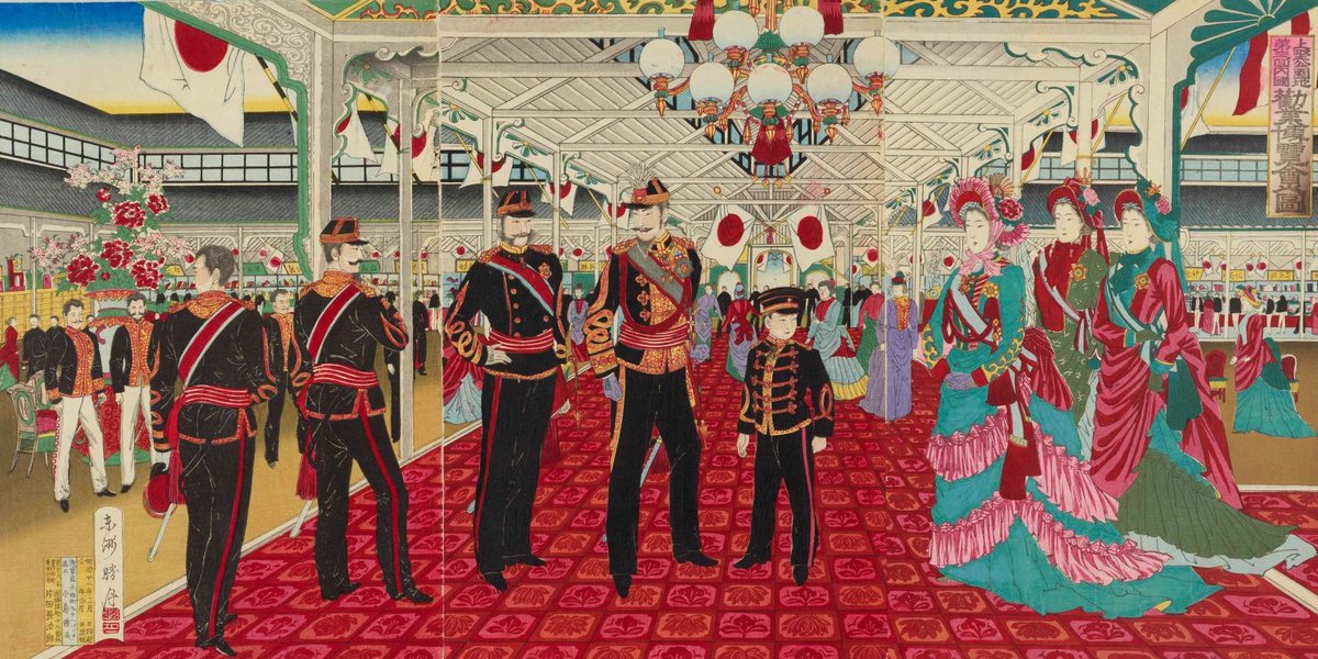 手わざ展ちょこっと展示解説💁‍♀️
￣V￣￣￣￣￣￣￣￣￣￣￣￣￣
「上野公園地第三回内国勧業博覧会之図」
ドレスを着た婦人と軍服姿の紳士が描かれており、祝祭の雰囲気が伝わります🫧東京で開催された、最後の内国勧業博覧会です。

手わざ展は、好評開催中です！皆様のご来館をお待ちしております🥺