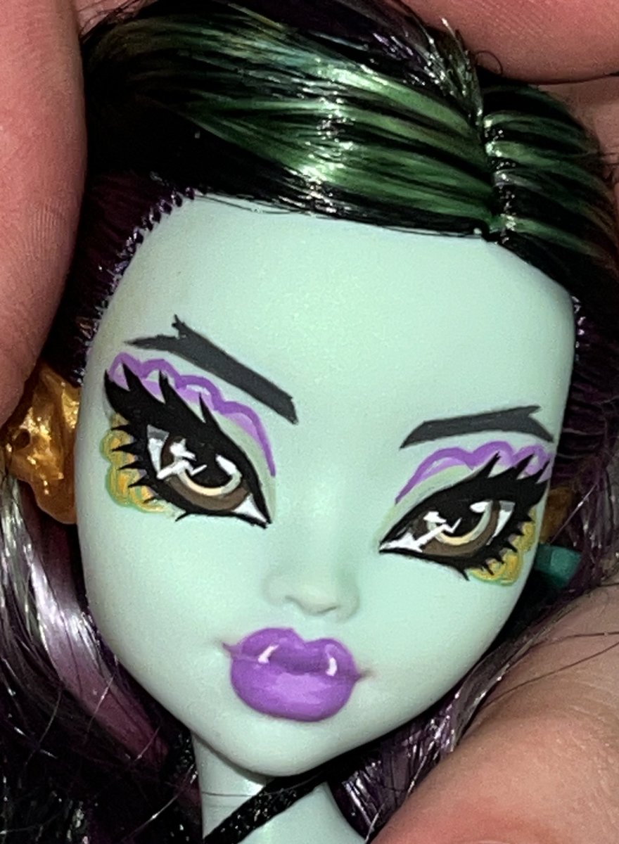 harley_steinn's tweet photo. Final look for jinafire https://t.co/HijdqJscpy