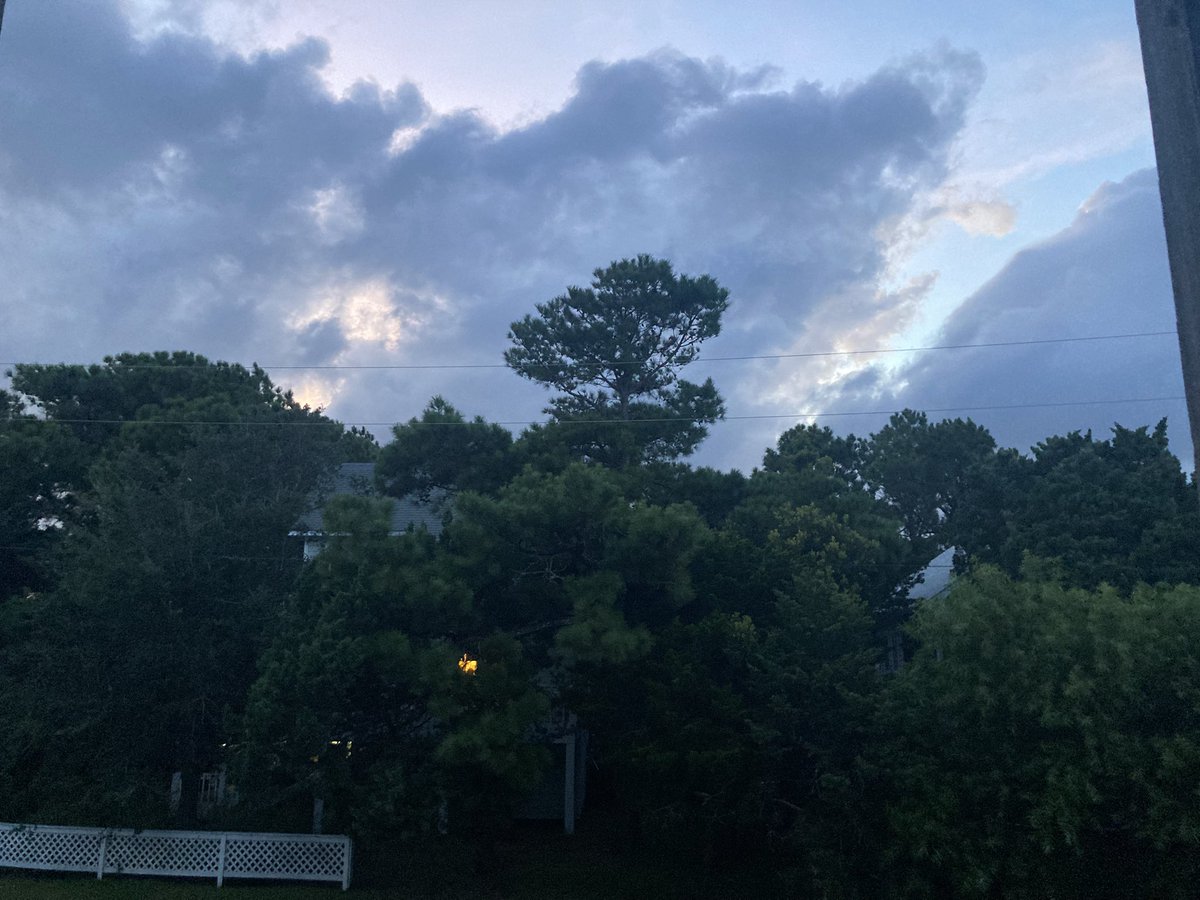 theotherdwrva's tweet image. After a lovely beach day yesterday, today was too windy for us. We’ll try tomorrow, but it’ll be another windy day. Spent the day doing a puzzle, riding our bikes, running into locals we know, and getting local scallops to go with tonight’s meal!
