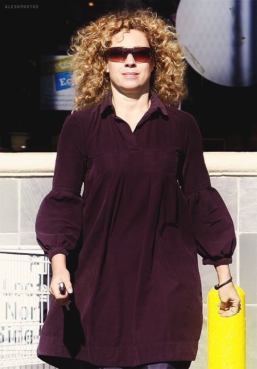 oceanballadsimp's tweet image. day 625 of posting pics of alex kingston until she comes back to doctor who