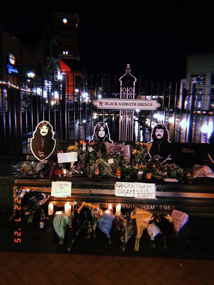 ArchRose90's tweet image. People are paying their respects to Ozzy Osbourne in Birmingham.