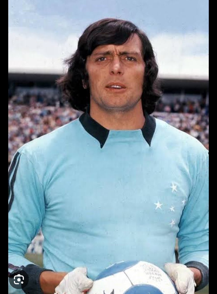 IgnacioZapien2's tweet photo. @TioGuasonRenace Don Miguel Marín el mejor portero en la historia del fútbol mexicano 🚂💙😁 https://t.co/10JRJ1lp6l