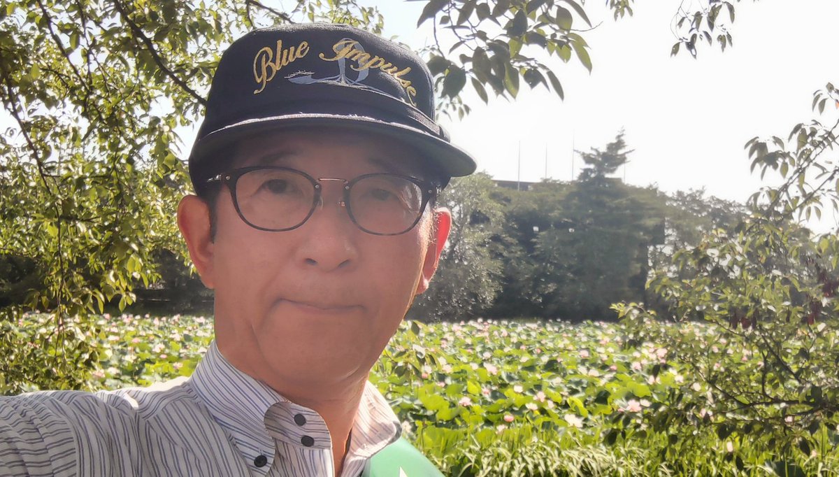 takatorishuichi's tweet image. 今朝の辻立ち 7/23(水)
上越市栄町東交差点で行いました。
朝から日差しが強く異常な暑さでした💦
写真は高田公園の蓮をバックに。帽子は2022年4月10日、上越市にブルーインパルスが来た時に購入したものです。