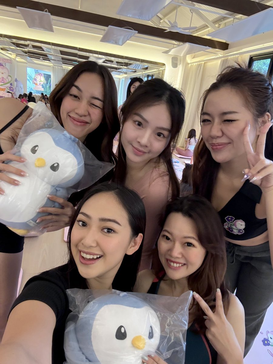 8sianmom's tweet image. Bull market + Pengu yoga mornings with the girls? Yes please 🧘🏻♀️🐧🇲🇾