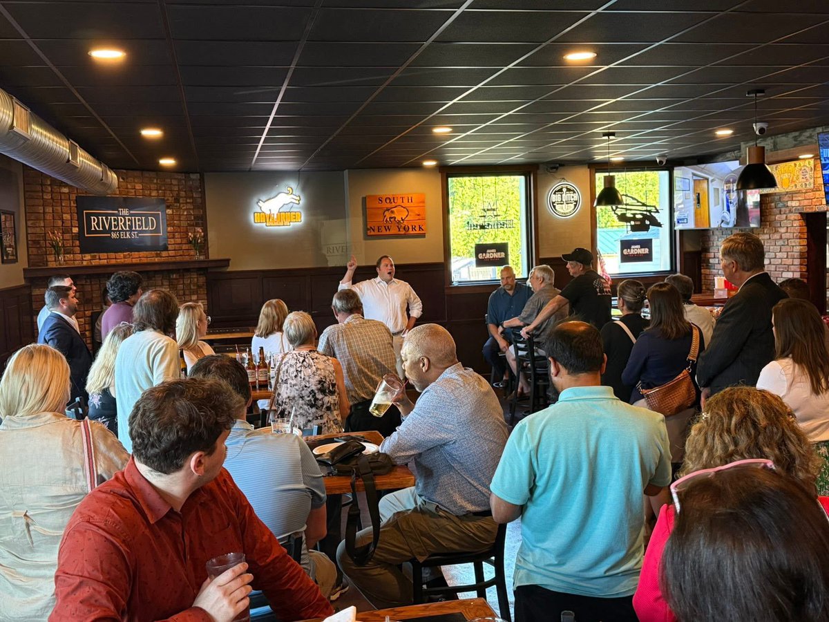 makracker's tweet image. Great energy tonight with the City of Buffalo GOP &amp;amp; West Seneca Republican Committee! 

Our candidates are all in, fighting for taxpayers, pushing back on socialist Democrats &amp;amp; standing strong for WNY values. 

Common-sense says vote for @Gardner4Buffalo &amp;amp; our GOP team! 🇺🇸 🦬 🐘