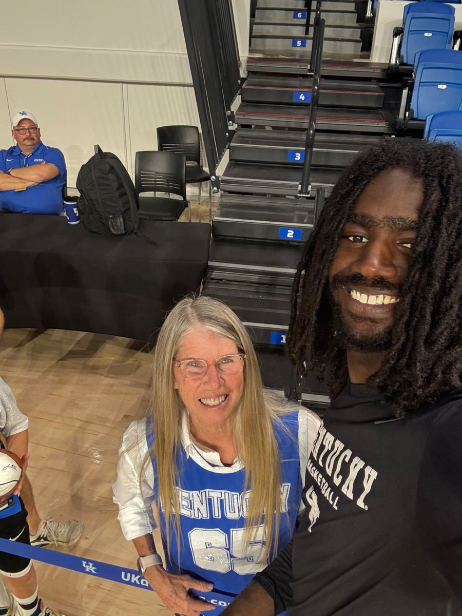 1kytondainfl's tweet image. Thank you for the effort and gift of KY bball in July! Great way to spend my birthday week! @KentuckyMBB @underratedd__ @KahlilWhitney @agentTwany Let’s do it again next summer! Loved seeing our current Cats cheering and understanding what it’s like on our side! #BBN #tbt2025