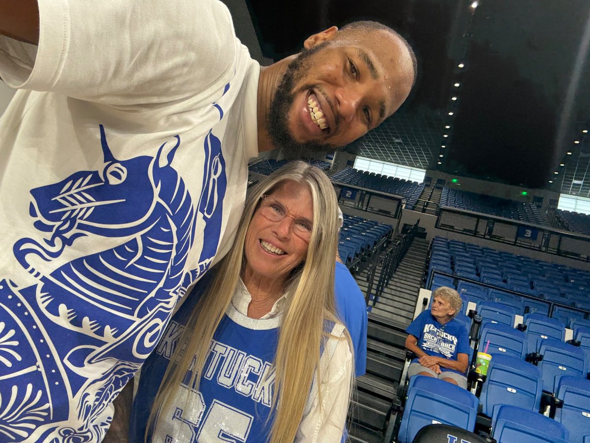 1kytondainfl's tweet image. Thank you for the effort and gift of KY bball in July! Great way to spend my birthday week! @KentuckyMBB @underratedd__ @KahlilWhitney @agentTwany Let’s do it again next summer! Loved seeing our current Cats cheering and understanding what it’s like on our side! #BBN #tbt2025