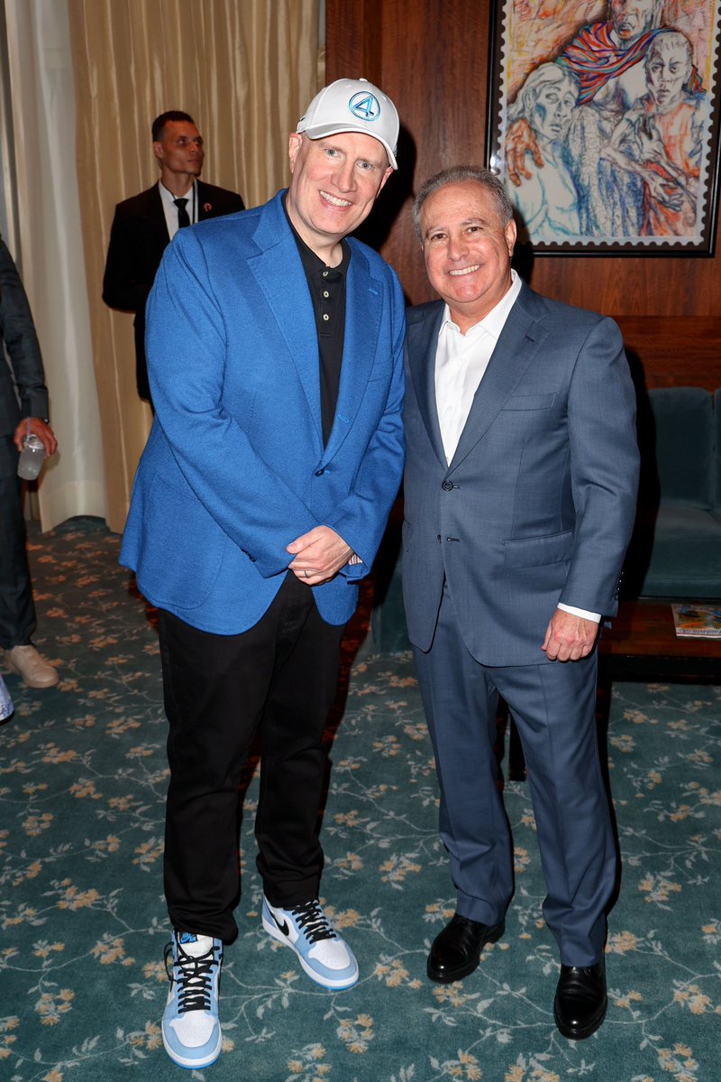 ComplexSneakers's tweet image. Kevin Fiege wore Air Jordan 1s to the ‘Fantast Four’ premiere 🔥