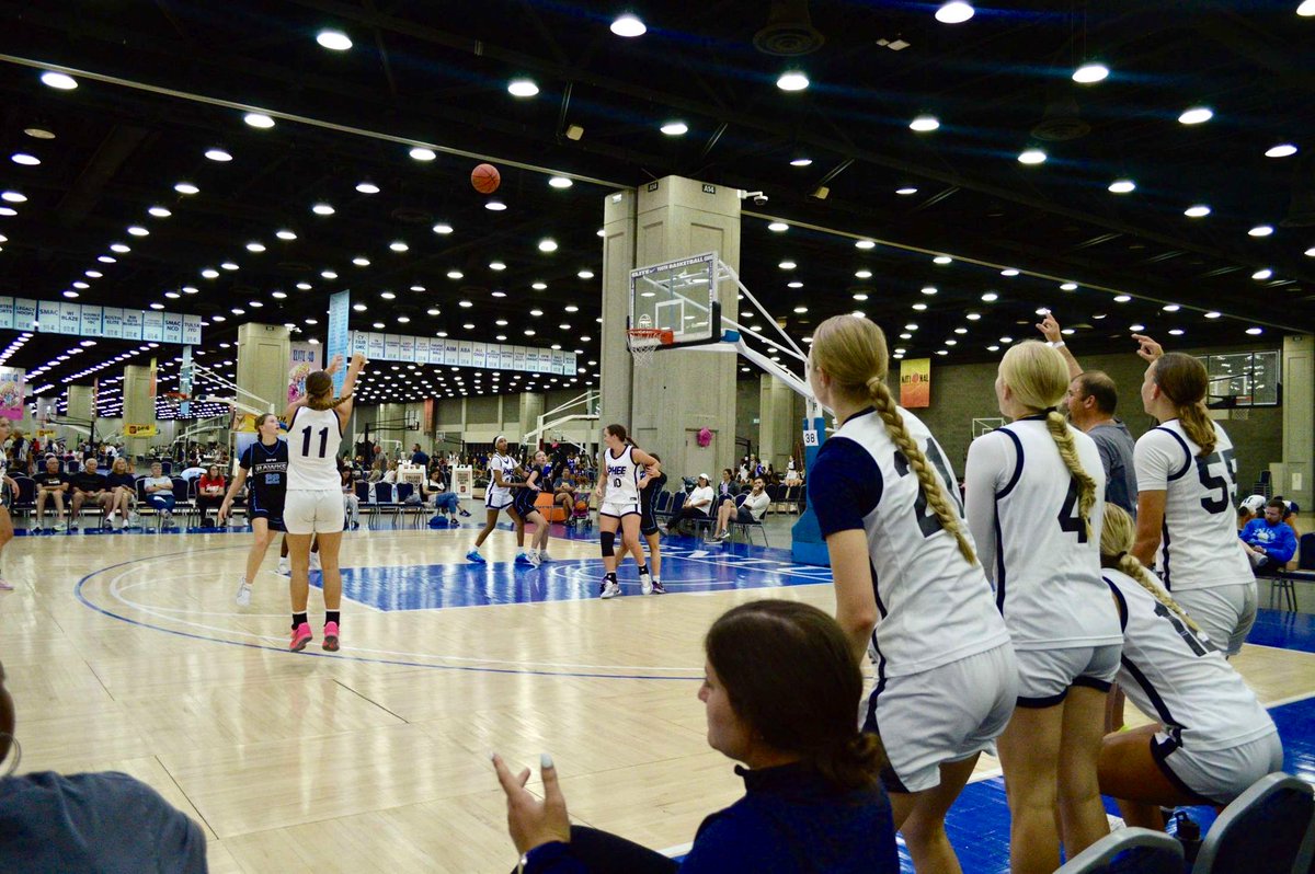 TaylorScheer1's tweet image. Thank you @PheeElite, Coach O @WUhoops, and all the coaches who stepped in to share your knowledge and help me grow as a player this season.
Proud of everything we accomplished with my awesome teammates. The work doesn’t stop here—already hungry for next year. 💪🏼🏀