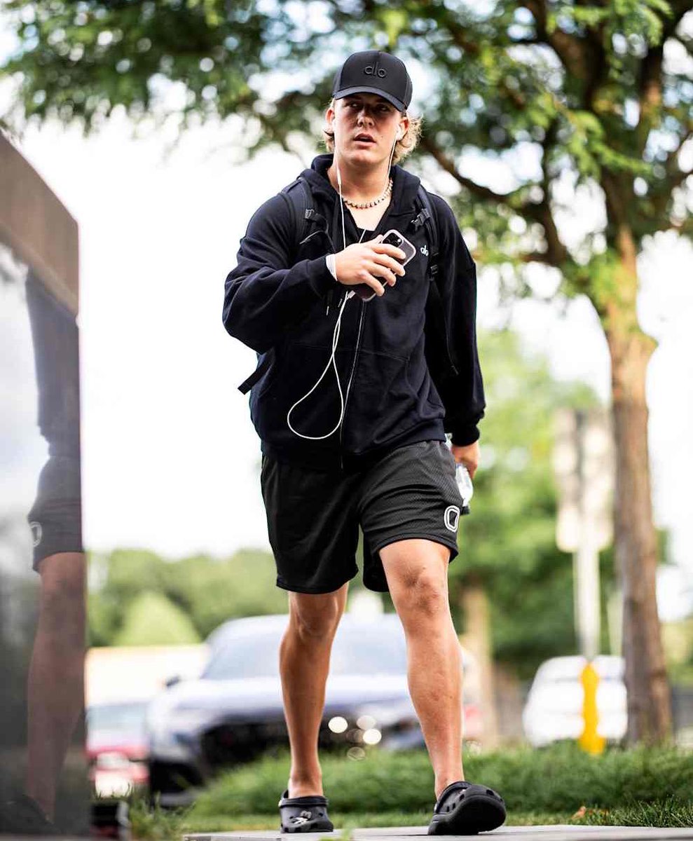 EnsignGridiron's tweet image. I love that Jaxson Dart pulled up to his first training camp in Crocs 😂