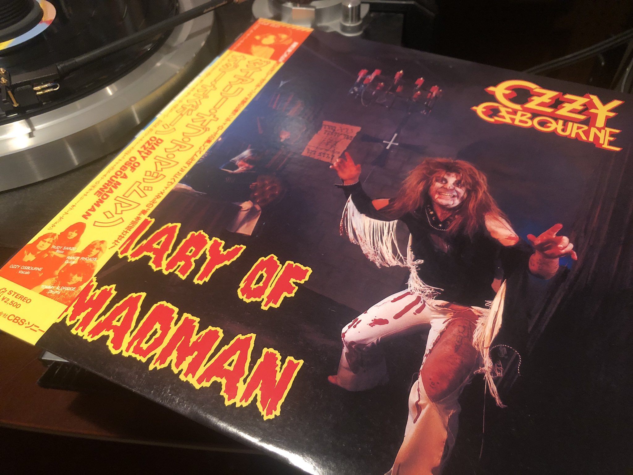 これらはレコードです。特に昭和30～40年代の人にはたまらない名作です これらはレコードです。特に昭和30～40年代の人にはたまらない