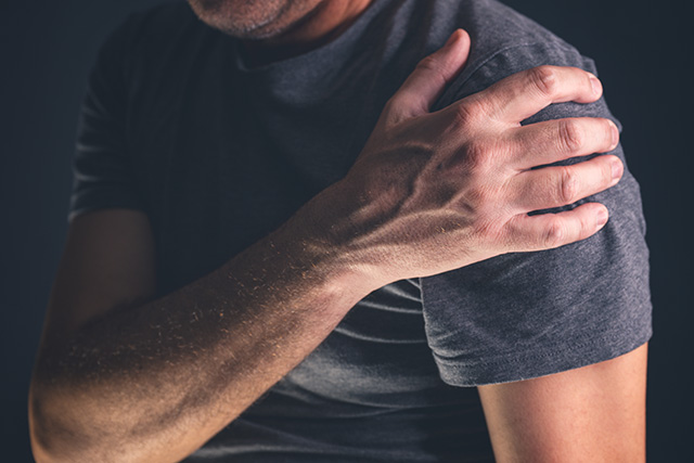 UQHealth's tweet image. People with shoulder osteoarthritis are needed for a #UQ study aiming to improve their care and everyday life. 

Find out more: brnw.ch/21wUlBI 

#UQResearch #Volunteer
