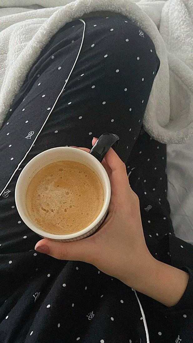 TazzyZap's tweet image. Another cold morning here in #Adelaide and it&apos;s making me just wanna snuggle in bed instead of actually going to work. Kinda wish teaching is an online profession lol. Good Morning and loves from me ❤️❄️