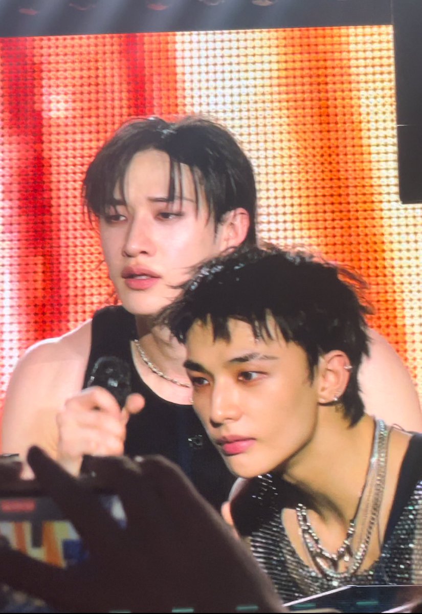 hyunminlvr's tweet photo. las caras intentando entender el “qué bonito” memeo encima https://t.co/CDJctygjoZ