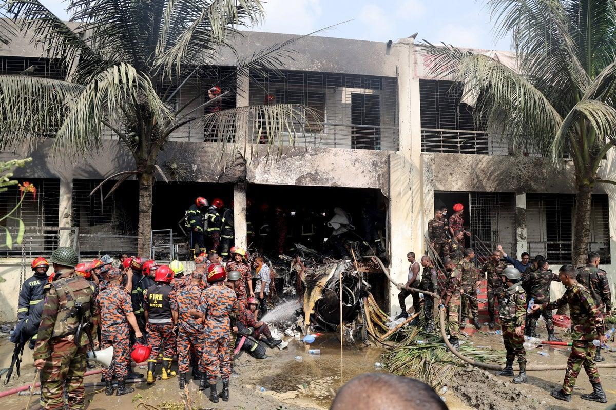 Independent's tweet image. Hero teachers killed trying to save children from Bangladesh fighter jet blast independent.co.uk/asia/south-asi…