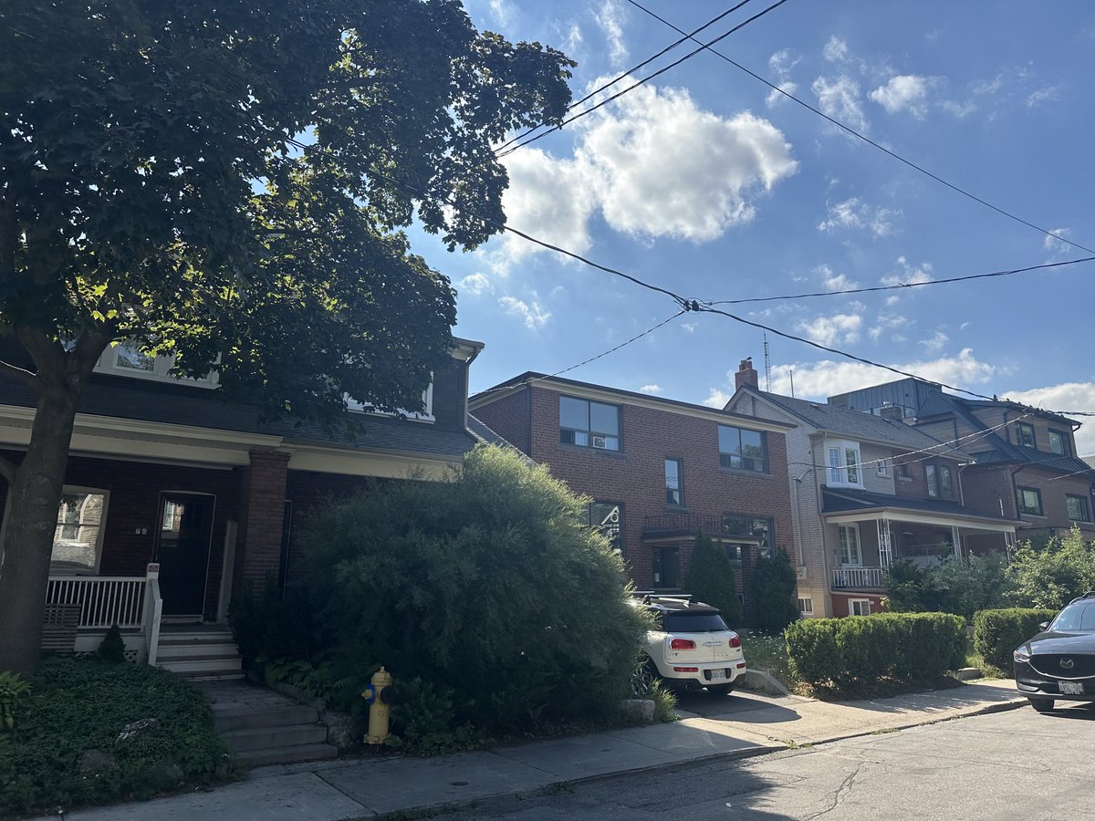 JoshMatlow's tweet image. If we make the right choices, there really doesn’t need to be a conflict between protecting the character of a neighborhood and providing Torontonians with more affordable housing options.