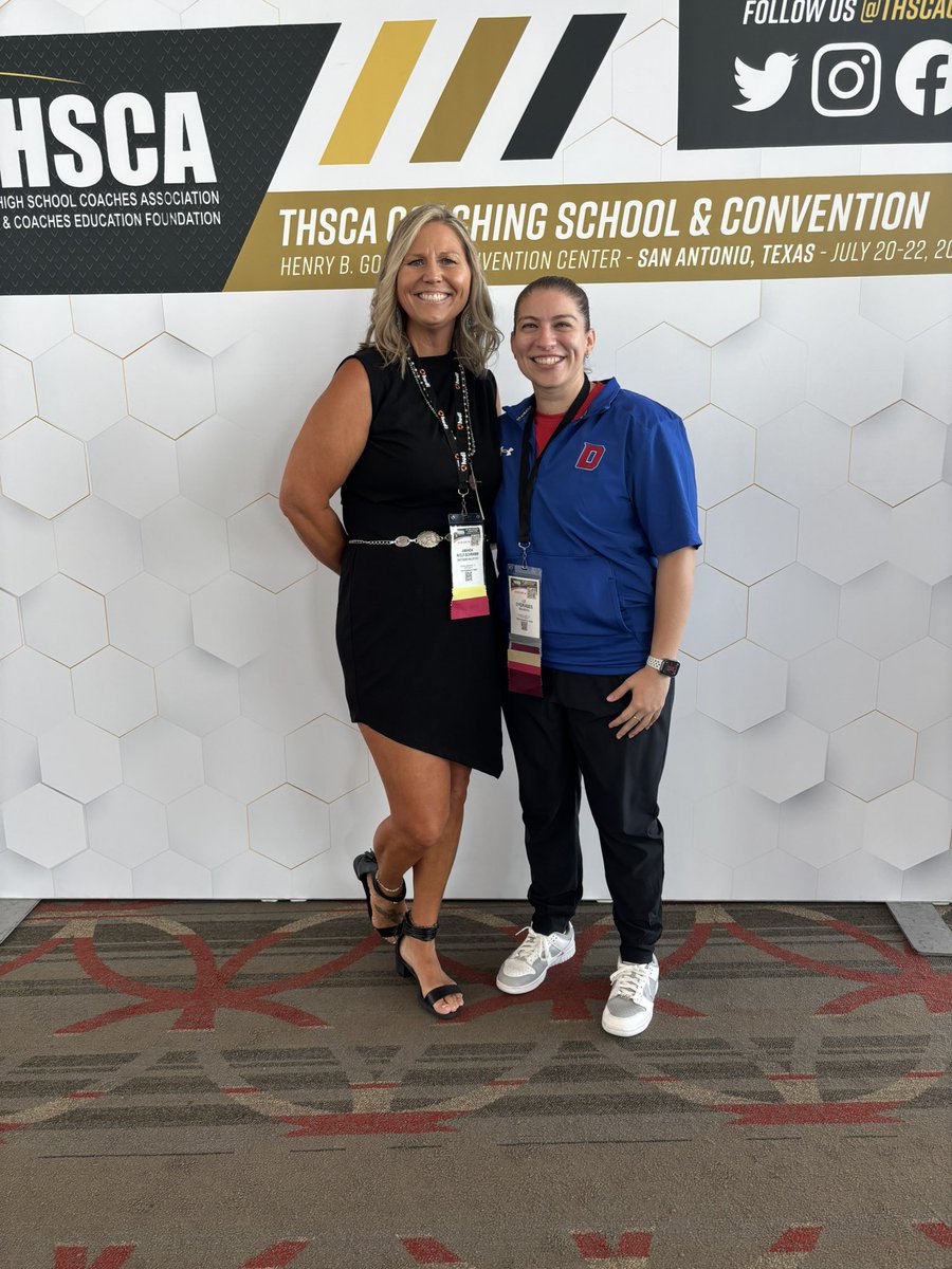 DHS_CoachO's tweet image. She gotta deal with this kid on a daily, but this kid is privileged to have her in her life and continue to see her be a trailblazer! We did it 🐐! Love you bigg 🩵🤞🏼@CoachAwolf
