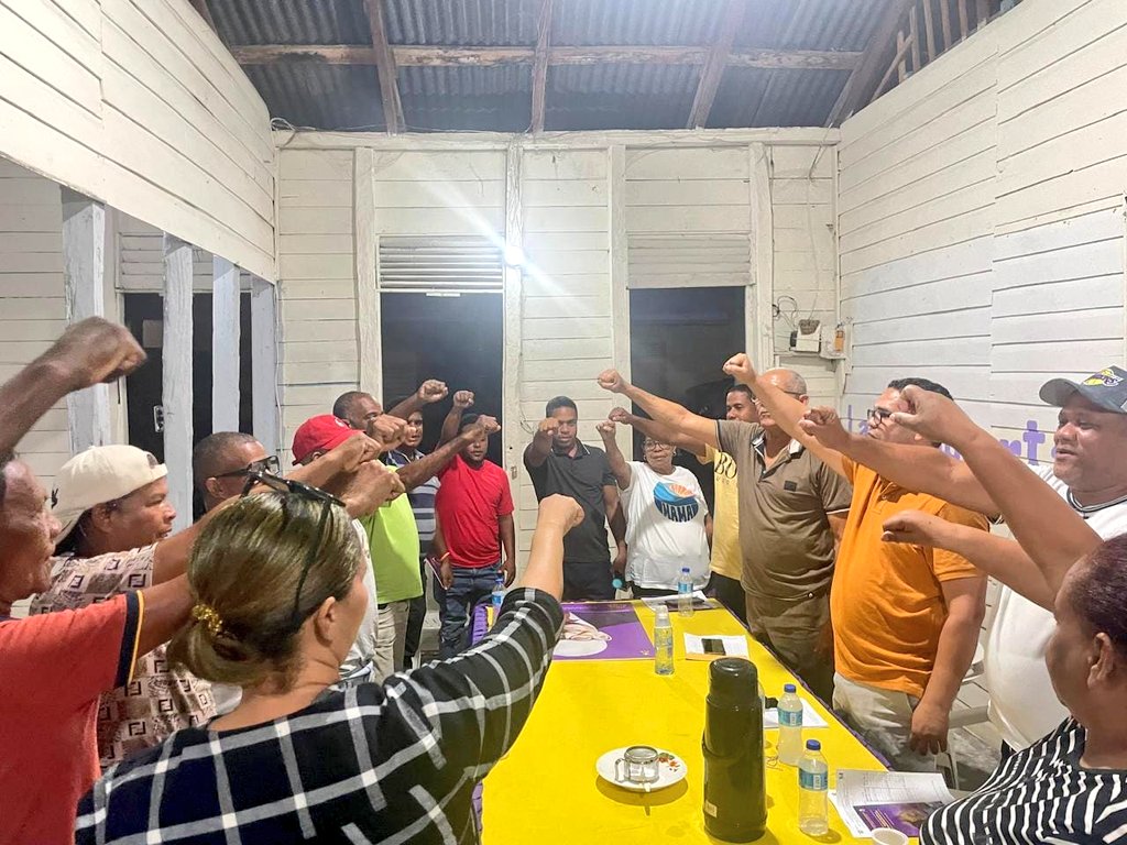 EcheniqueRD's tweet image. 📍La Descubierta 
Provincia Independencia 
El @PLDenlinea sigue trabajando en este municipio de la frontera sur del país, en la implementación de la nueva Línea Organizativa y Electoral (LOE).
@DIGICOMPLD @dddiaz @mayoescoto @DomingoJimenezR @mbeatrizovalle @21dorisVeloz