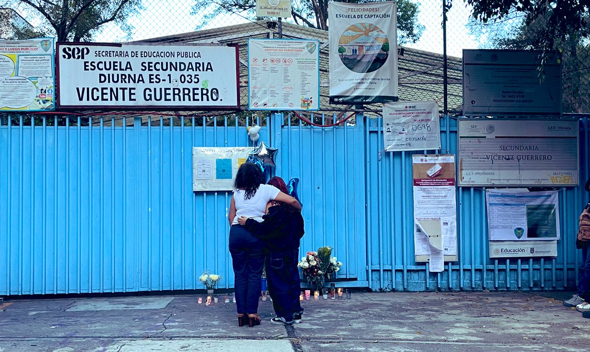Paolo -el niño que falleció por hipotermia en el Iztaccíhuatl- estudió en la Secundaria Diurna No. 35 de Coyoacán. 

A las afueras de la escuela, sus amigos han instalado un pequeño altar con un poema en prosa en su memoria.