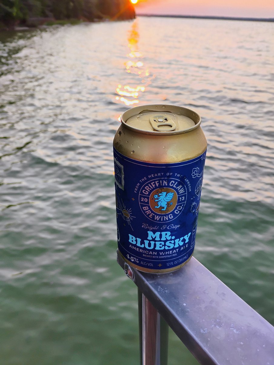BeerSnobSean's tweet image. Annual camping at a friend's cabin on Mullet Lake. #michiganlakes and some #michiganbeer. This @Griffinclaw 4.5% wheat Mr Bluesky is very appropriate. #michigan #michigansunset #mibeer. I'll be here til Sunday. #vacationbeer @barrelaged_Art @bieredemac @qblacklock @DrGoodBeer