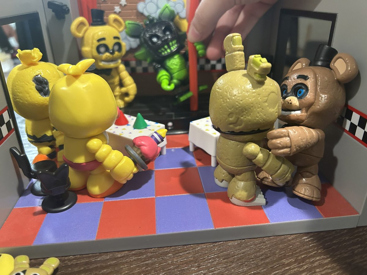 meoww____meoww's tweet image. what I mean when I say I like fnaf: