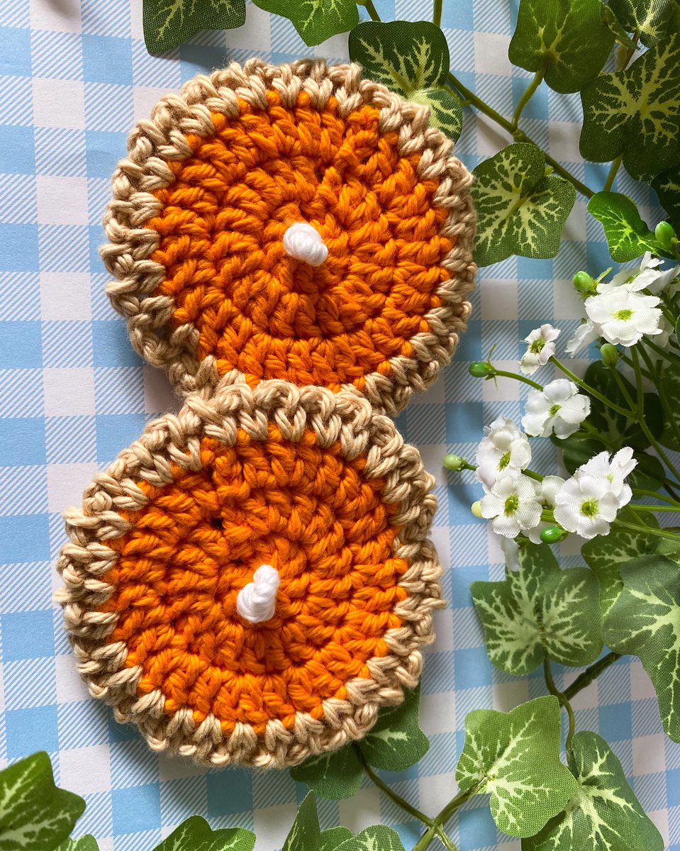 stonershelb's tweet image. Fall/halloween is coming! Does anyone want any of my autumnal crafts?