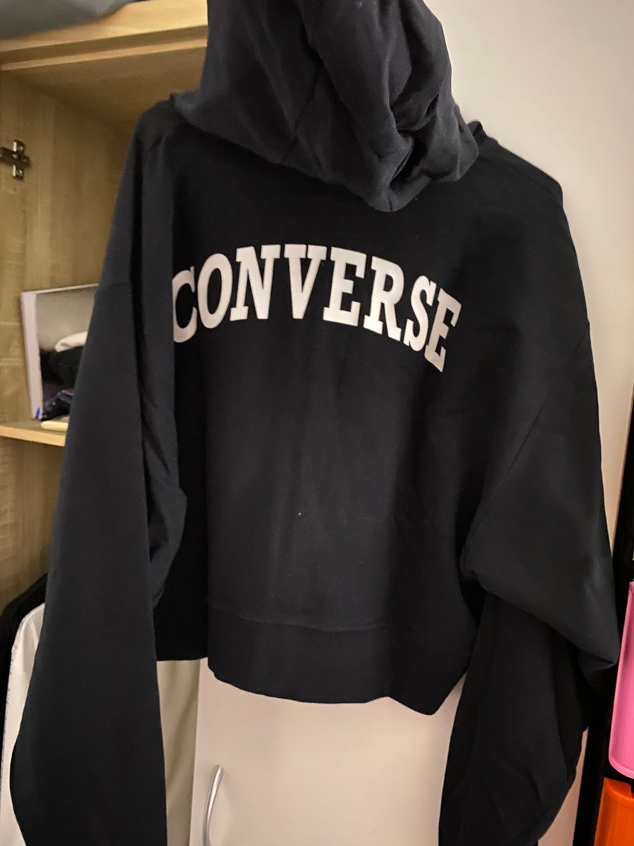 Azmibaihaqi1's tweet image. Pagi all... 
WTS! Preloved baju, stiil in good condition. Mulai dari Uniqlo, H&amp;amp;M, Adidas, sama Converse. Silahkan bisa comment atau DM yaa, thank youu. 

#WTS #WTB #Pagi #Thread #preloved #thrifting #shirt #hoodie #jacket #UNIQLO #HnM #adidasOriginals #Converse