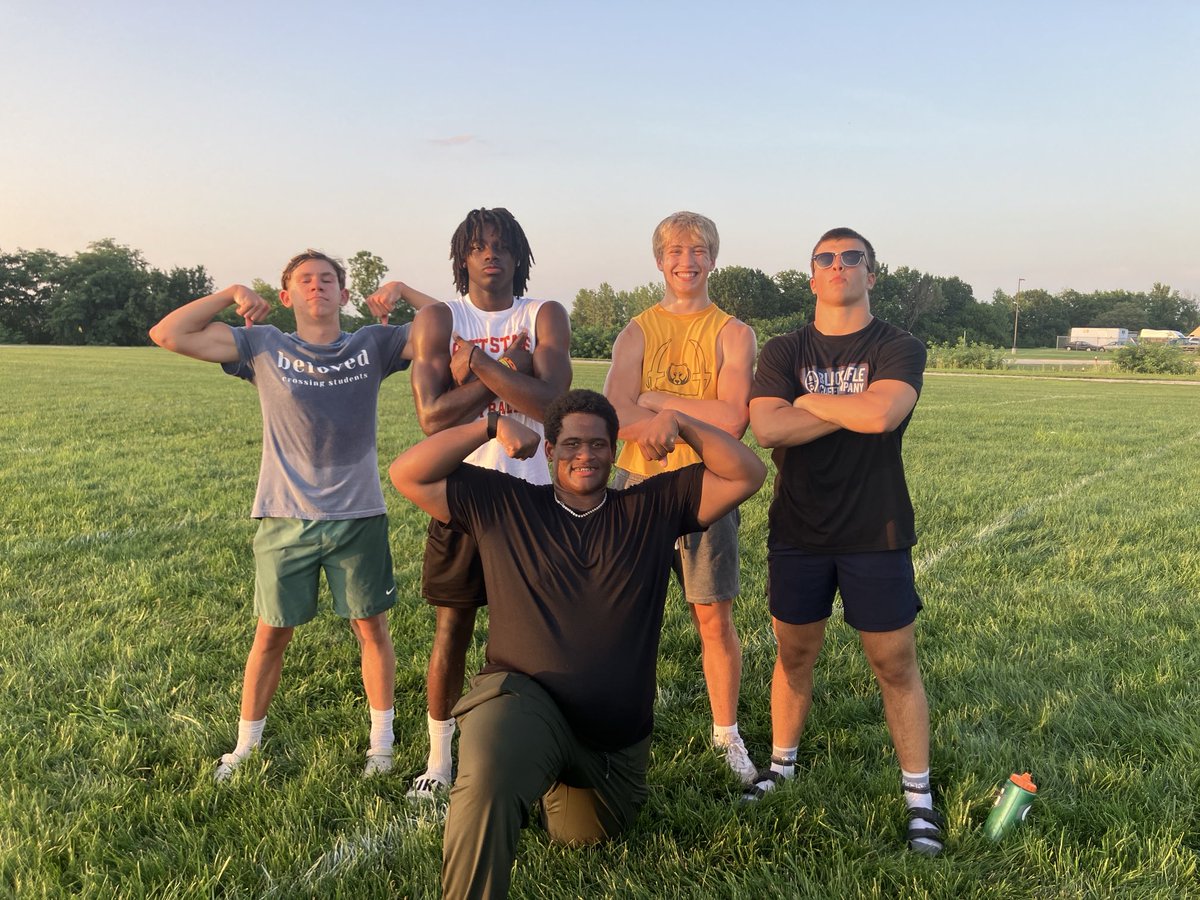 Rock Bridge footballers are given back to the young Gentry kids tonight.  Thanks for the help at summer workouts! 🏈