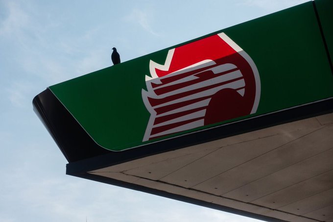 XQestendenciaMX's tweet image. 🚨 Pemex , Deudas del Bienestar :
Porque un reporte de Bloomberg señala que el gobierno de México planea endeudar a México con 10 mil MDP.
🤡
Todo para salvar a la decaída Pemex.
😔
Con términos bonitos y vacíos legales buscan que no se llame deuda.
🐀
Maromas de la 4T.
#RT…