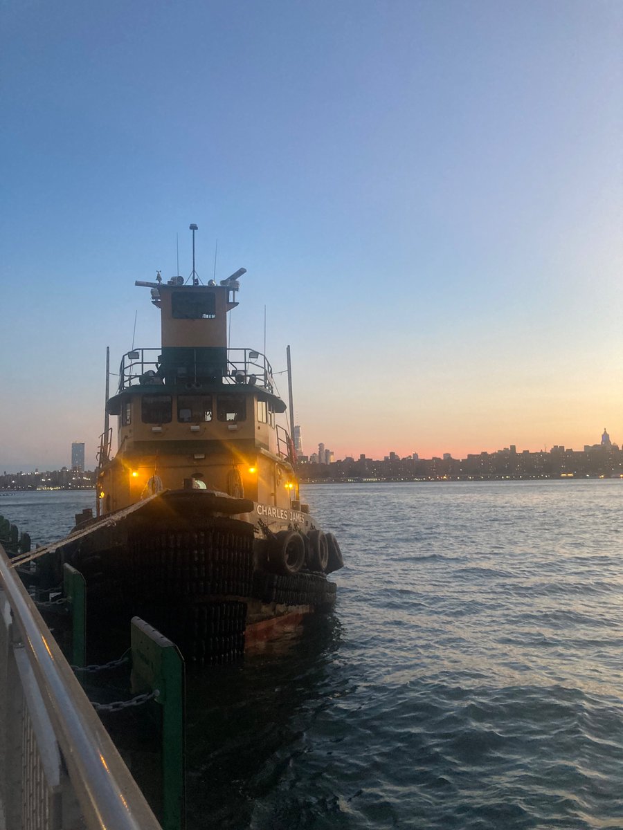 _lanabelle's tweet image. i have found the houseboat docked at the himbo dome that mj lenderman spoke of