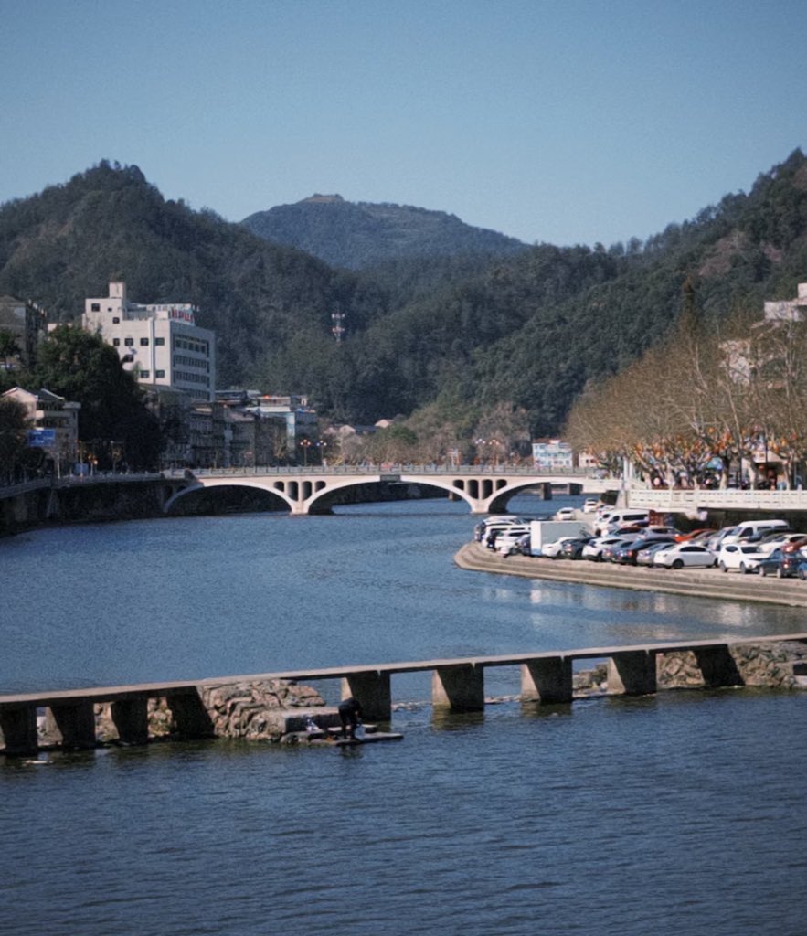 zhaoqiaqia0125's tweet image. 骑着摩托车上班，太方便了，骑车不迟到，风吹过来还特舒服！感谢缙云没有禁摩，摩友友好的地方。#摩托车 #禁摩 #China #互fo #互关 
Motorcycle-friendly city