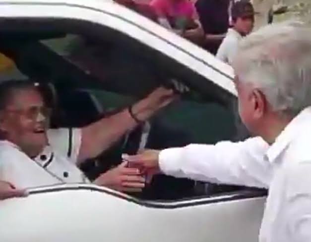 Disculpen si no tomo muy en serio las opiniones de un aplaudidor de un régimen con un expresidente que liberó a Ovidio Guzmán y saludó a la mamá del Chapo.
