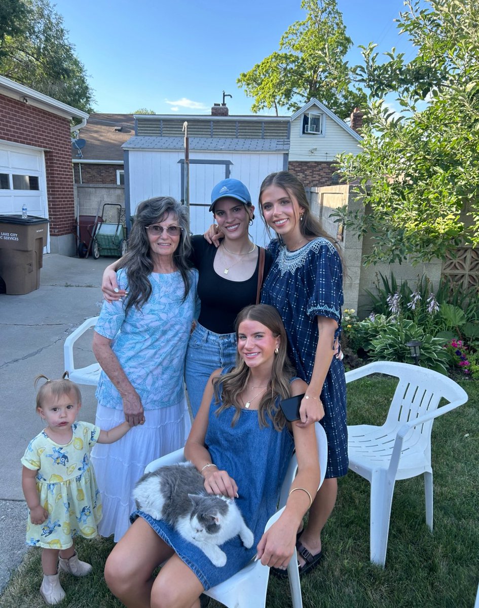 SophieAnde49073's tweet image. “Children are an heritage of the Lord” our 3 daughters. 🙏🏻❤️ and my most wonderful MIL. ❤️❤️❤️