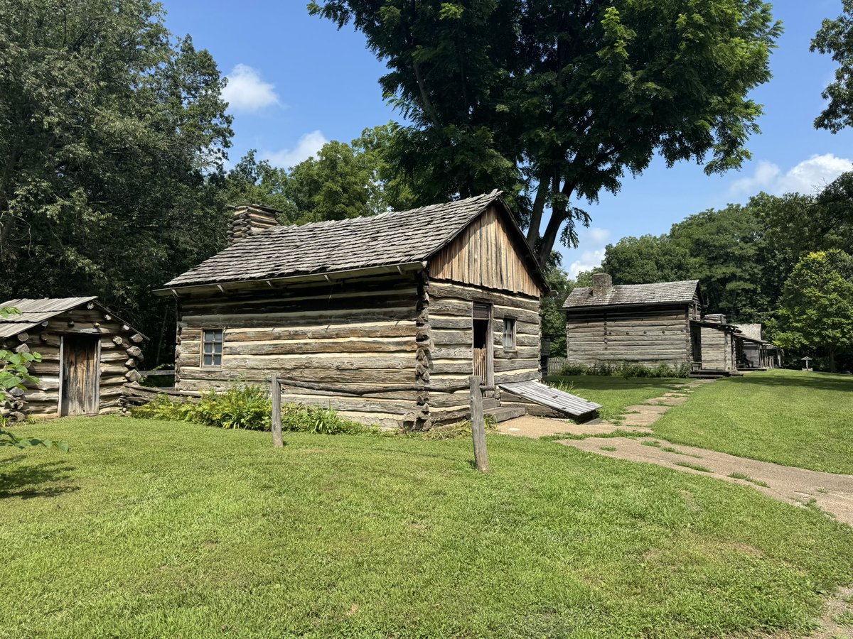 mremrich1's tweet image. Day 2 at the @Gilder_Lehrman and @ALPLM Reframing Lincoln seminar
✅ Incredible lecture from @CivilWarJon on Lincoln, with an emphasis on his reaction to the Dred Scott case
✅ Pedagogy session (with me😃) and resource share out
✅ Visit to New Salem
✅ Visit to Oakland…