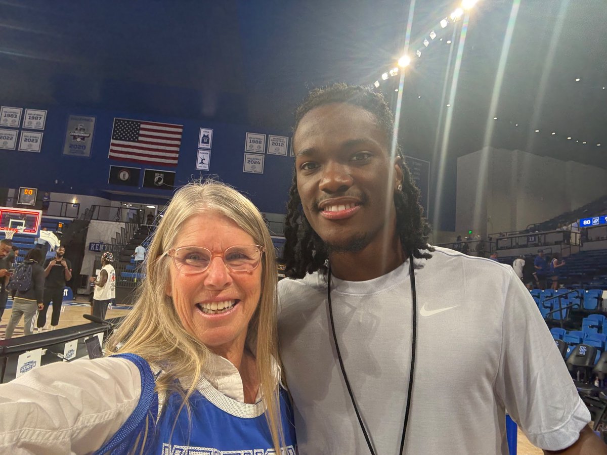 1kytondainfl's tweet image. Thanks for taking time to chat and the great coverage of our TBT Cats! It’s been 3 great games! Winning is better but it was awesome nonetheless! @MarioMaitland_3 @StevenPeakeKSR