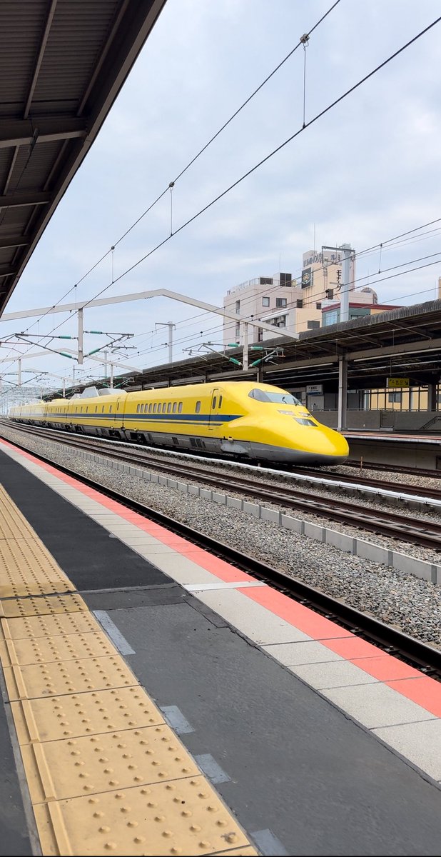 222ma222's tweet photo. 暑い〜ですね🫠先月のイエロー先生です🚅✨✨颯爽とびゅーーんっとお仕事中をお見送り!かっこいい😎
毎日安全運行への御勤め有難う御座います🙏
500系と三輪素麺のコラボ🩵なかなかのカラーリングだけどむちゃむちゃ美味しい🤤ぜひ
#ドクターイエロー #DrYellow #新幹線 #鉄道 #923形 #T5 https://t.co/qWLv4klA3J