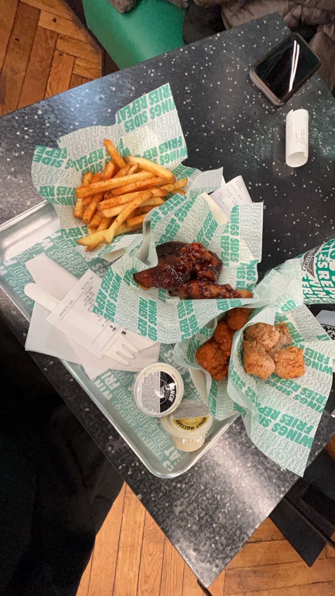ghttoyout's tweet image. wingstop❤️😋