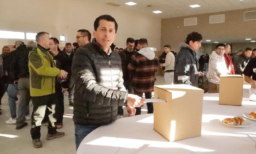 maurirojasnqn's tweet image. Marcelo Rucci fue reelecto al frente del sindicato petrolero con el respaldo de más del 80% del padrón, más de 20 mil trabajadores. Tras la elección, anunció un paro en Vaca Muerta por 1.200 despidos y más de 2.000 cesanteados.

Ernesto Inal sigue como adjunto.

@MarceloRucciNqn