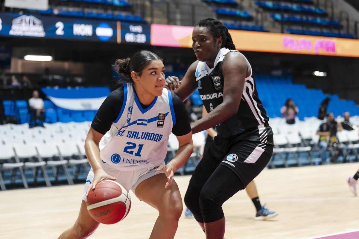 🇸🇻🏀 ¡Primera victoria para El Salvador!
Las Guerreras Azules vencen 82-35 a Honduras en su debut en el FIBA Central American Women’s Championship 2025.

🔥 Kimberly Villalobos fue una de las más destacadas del encuentro.

#FIBA #FESABAL #SelecciónFemenina #Baloncesto