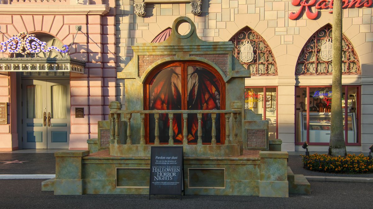 bioreconstruct's tweet image. Scare zone set recently added for #HHN in Universal Studios Florida. Seems the stained glass will be backlit.